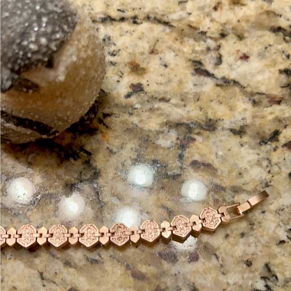 EEUC ROSE GOLD/PEACH TARA - Picture 7 of 8